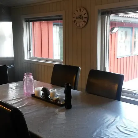 2 - Soerskaarveien * Tau